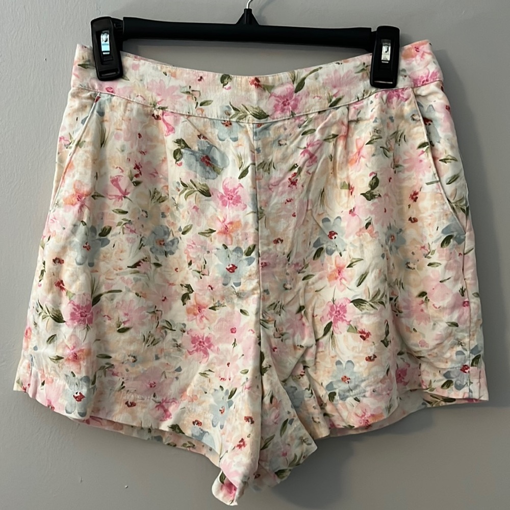 Pull on floral linen shorts NWT